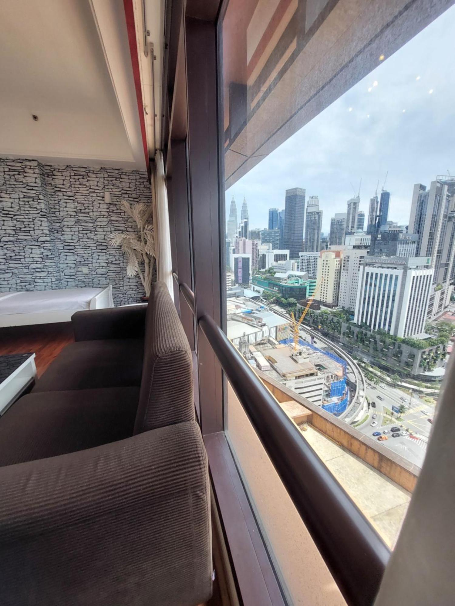 Elements Service Time Square Kl